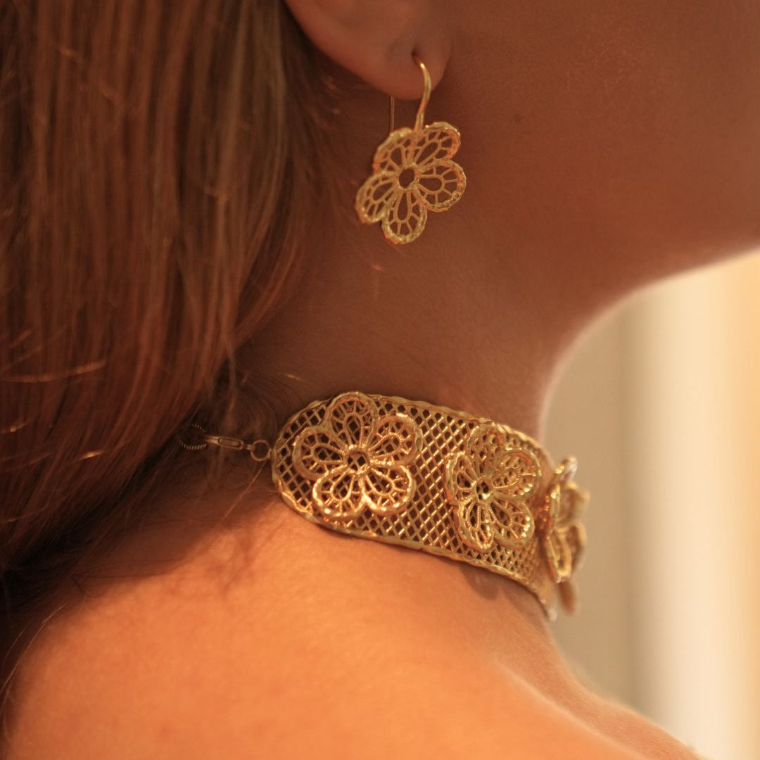 Lace Bloom Gold Choker