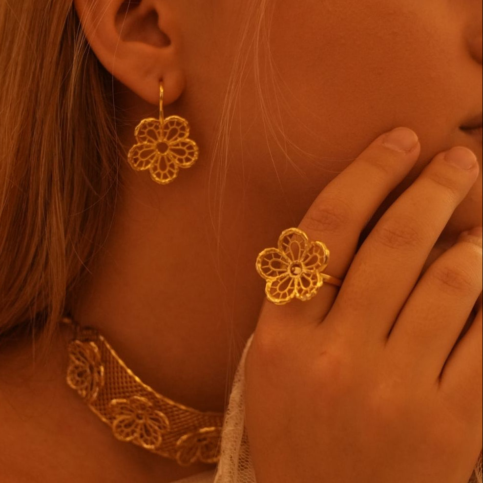 Lace Bloom Gold Ring