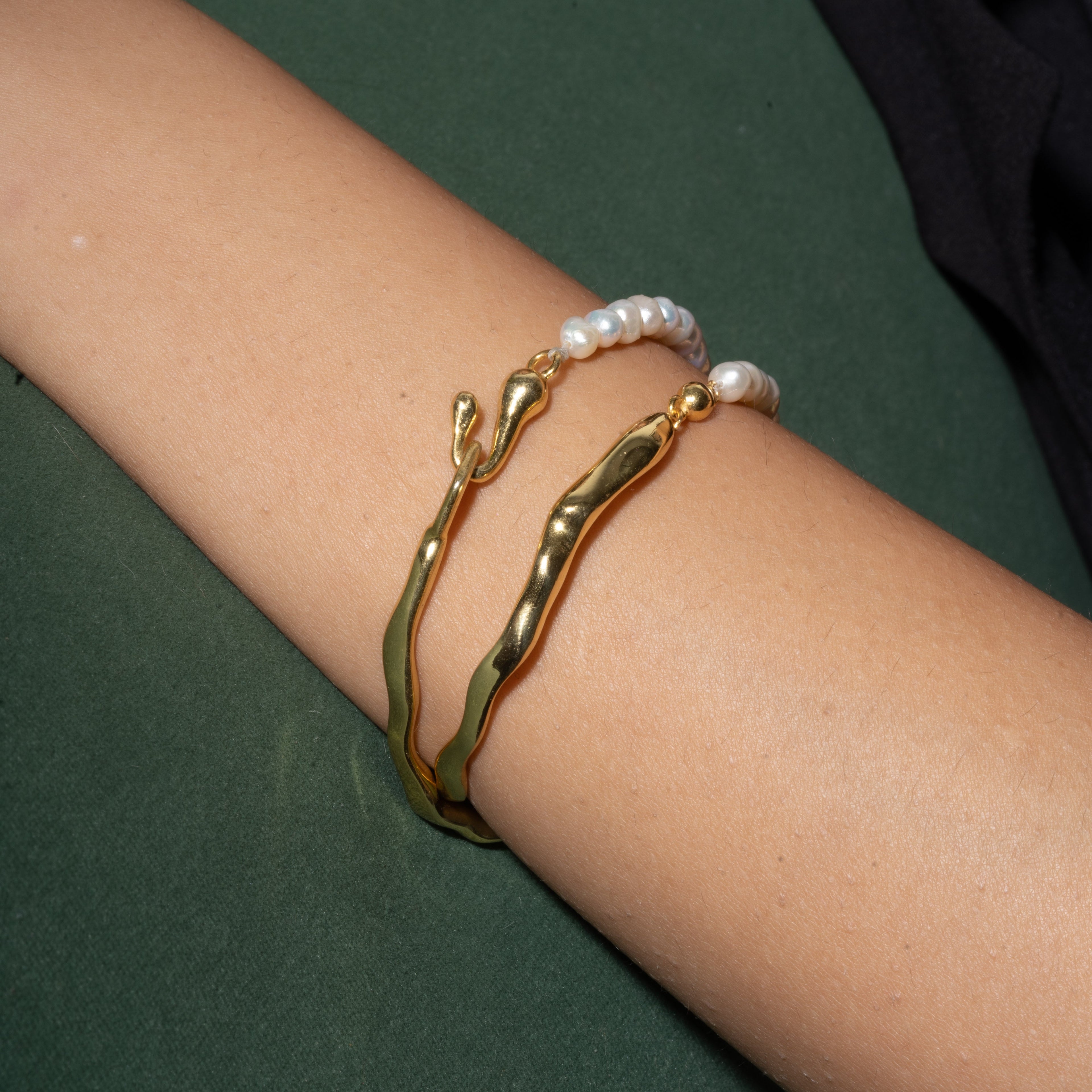 Molten Muse Gold Pearl bracelet